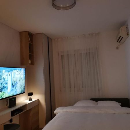 Studio Apartment Art Zone Podgorica Luaran gambar