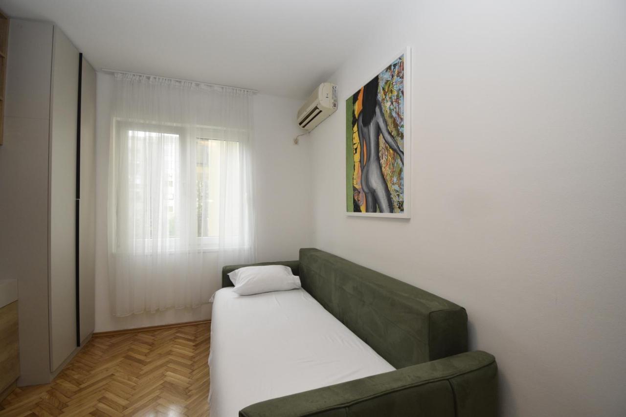 Studio Apartment Art Zone Podgorica Luaran gambar